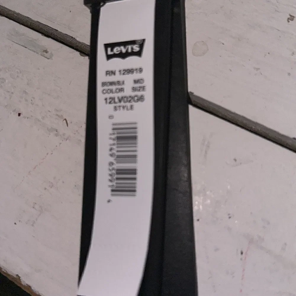 NWT LEVI’S Reversible BLK-BRW leather belt sz Med